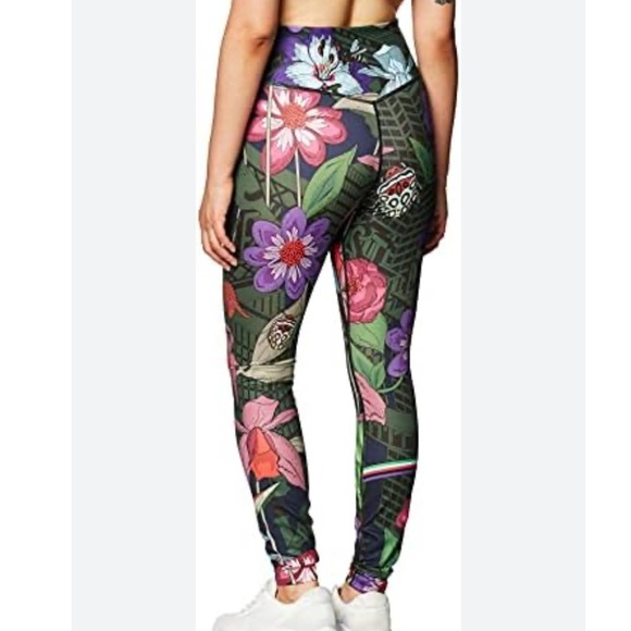 NWT! Women’s Nike One Icon Dri-Fit black floral athletic leggings, 25”, Size 2X - Picture 1 of 7